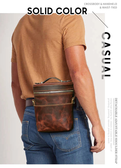 Herren-Crossbodytasche aus Leder, braun, am Oberkörper mit verstellbarem Schulterriemen