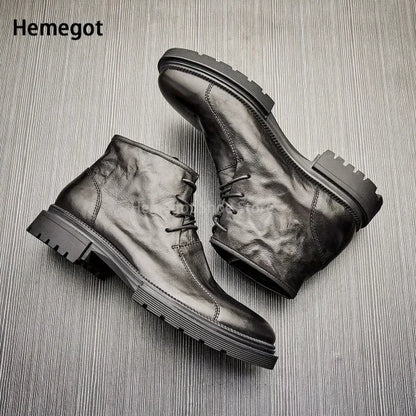 Herren-Schnürboots aus Leder, dunkel, seitliche Ansicht, mit dicker Profilsohle