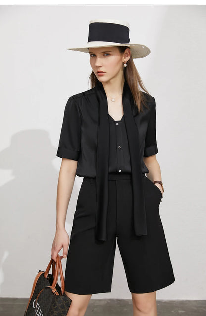 Damen Shorts im minimalistischen Stil mit hoher Taille für das Büro
