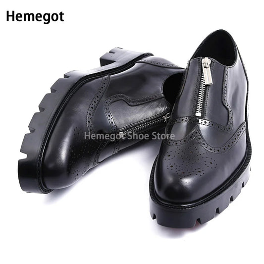 Schwarze Herren-Lederschuhe mit spitzer Kappe, Brogue-Perforationen und kurzem Reißverschluss