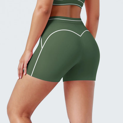 Mossgrüne Damen Yoga-Shorts mit weißen Zierlinien und Hüftlift-Nahtlinien