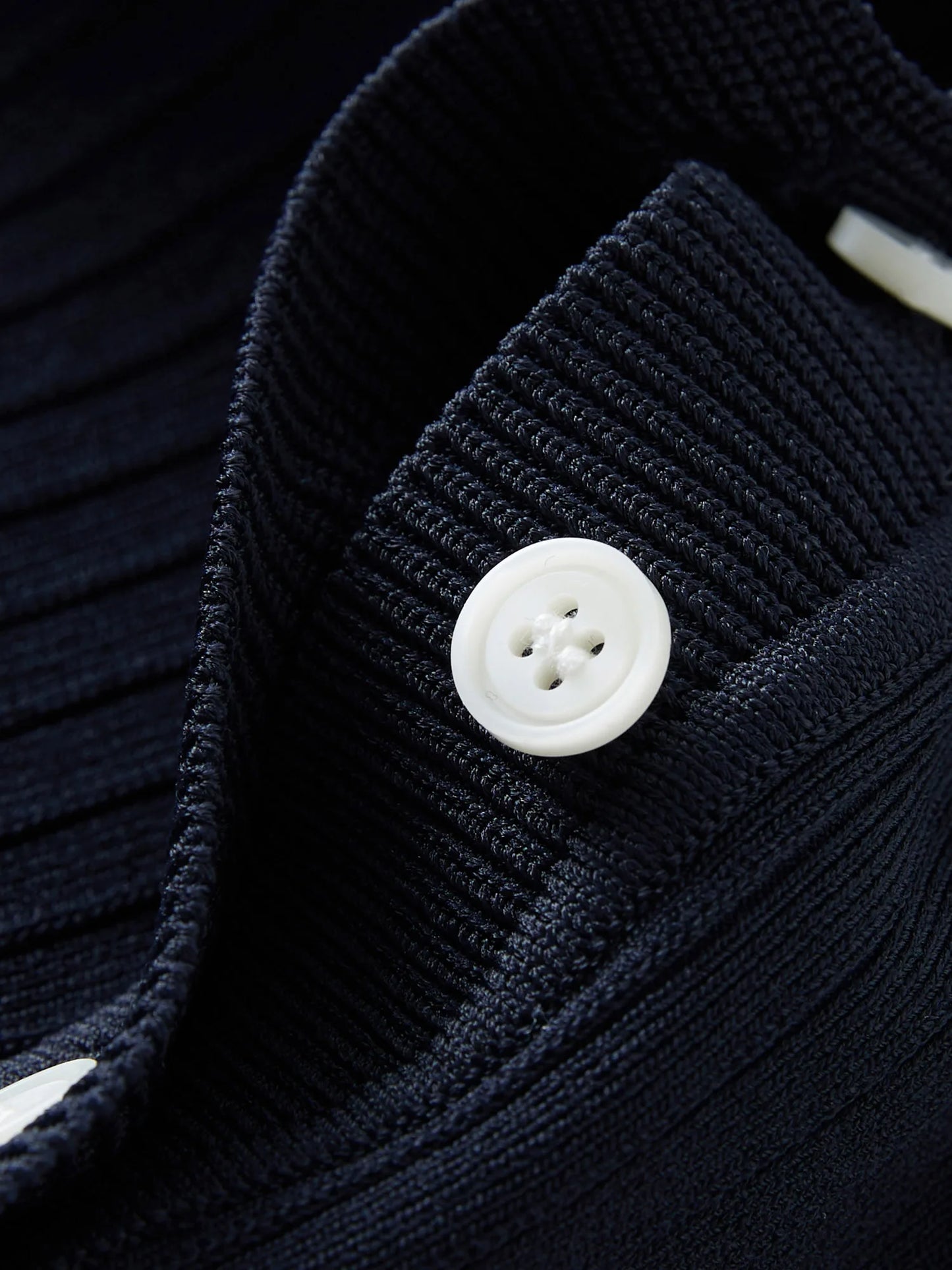 Poloshirt – Hochwertiges, elastisches Strickdesign für den Sommer