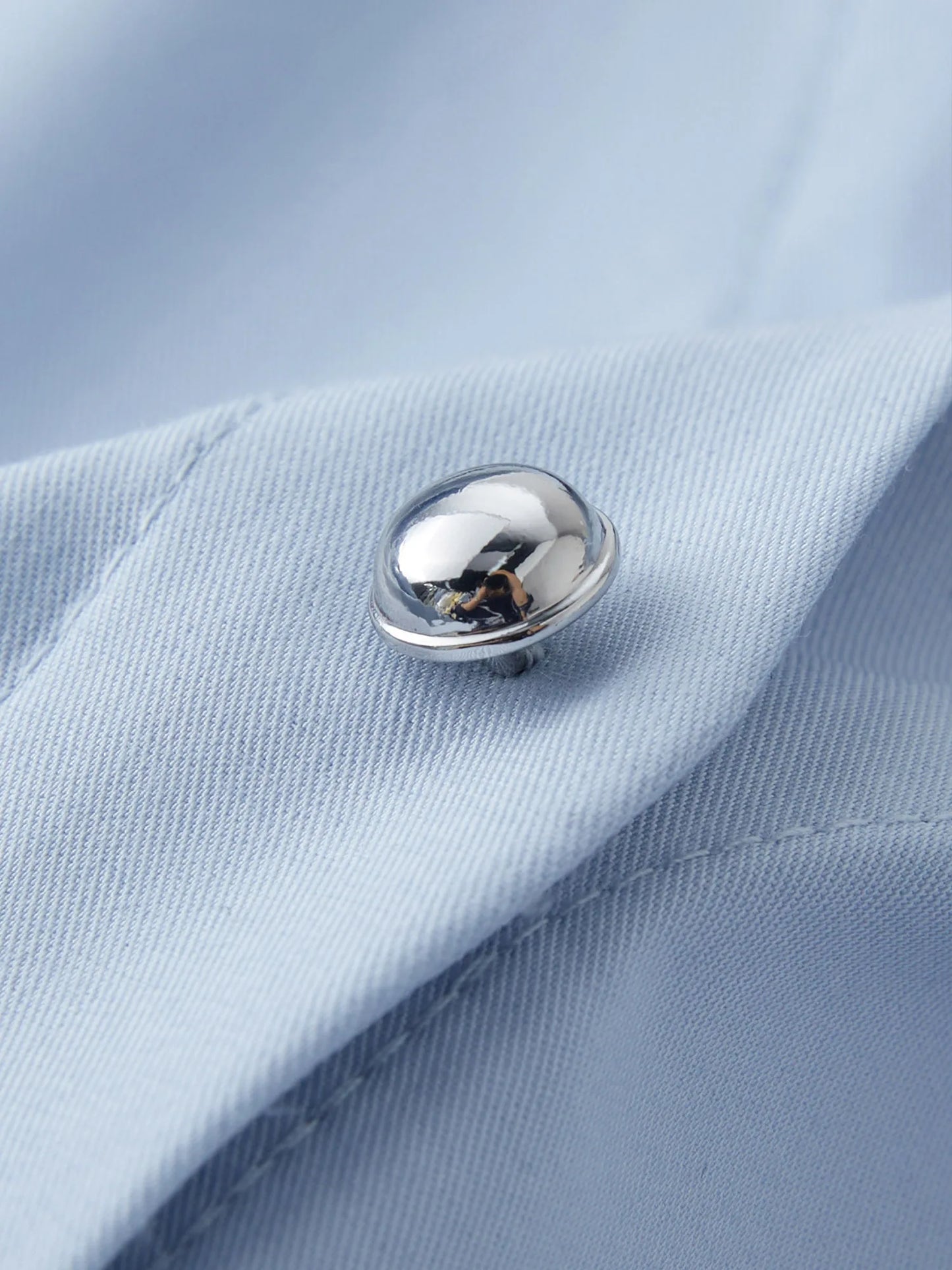 Elegantes Damen-Spitzenshirt in Plus-Size mit kurzen Ärmeln und Hohldesign – ideal für den Sommer.