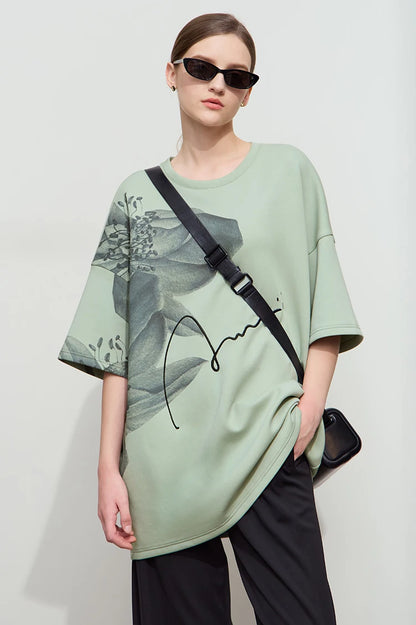 Damen T-Shirt mit lockerem O-Ausschnitt und Blumenmuster sowie Stickerei