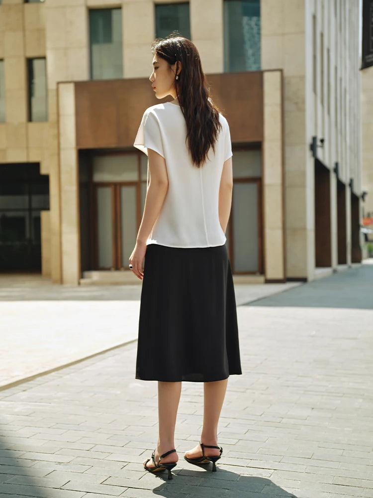 Minimalistisches Damen-T-Shirt mit elastischem Design und kurzen Ärmeln – ideal für den Sommer und vielseitig kombinierbar