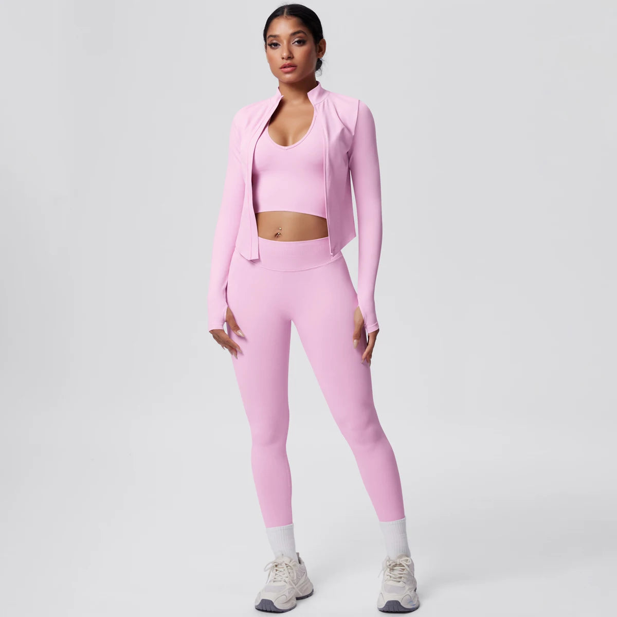 Rosa Yoga-Set mit Push-up-Top und hochtaillierter Leggings, Frontansicht im Stehen