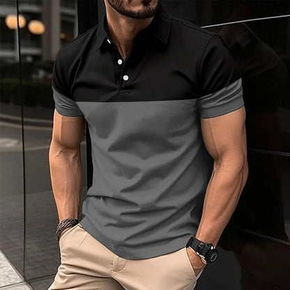 Lässiges Herren-Poloshirt mit digitalem Farbpatch-Druck und Reißverschluss am Kragen – ideal für den Sommer.