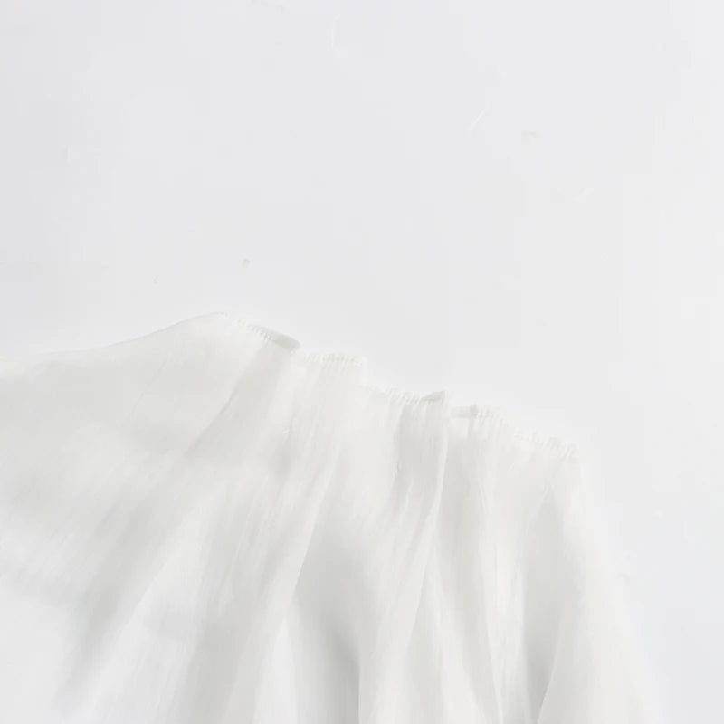 Lässige Damenbluse mit Spitzenbesatz und Patchwork-Design, langärmlig und mit Reverskragen – ideal für einen stilvollen Auftritt.