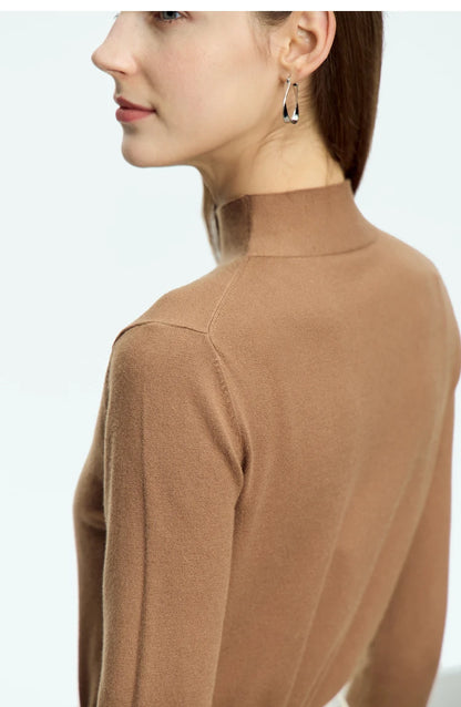 Damen-Langarmpullover mit Stehkragen, einfarbig braun, seitliche Ansicht