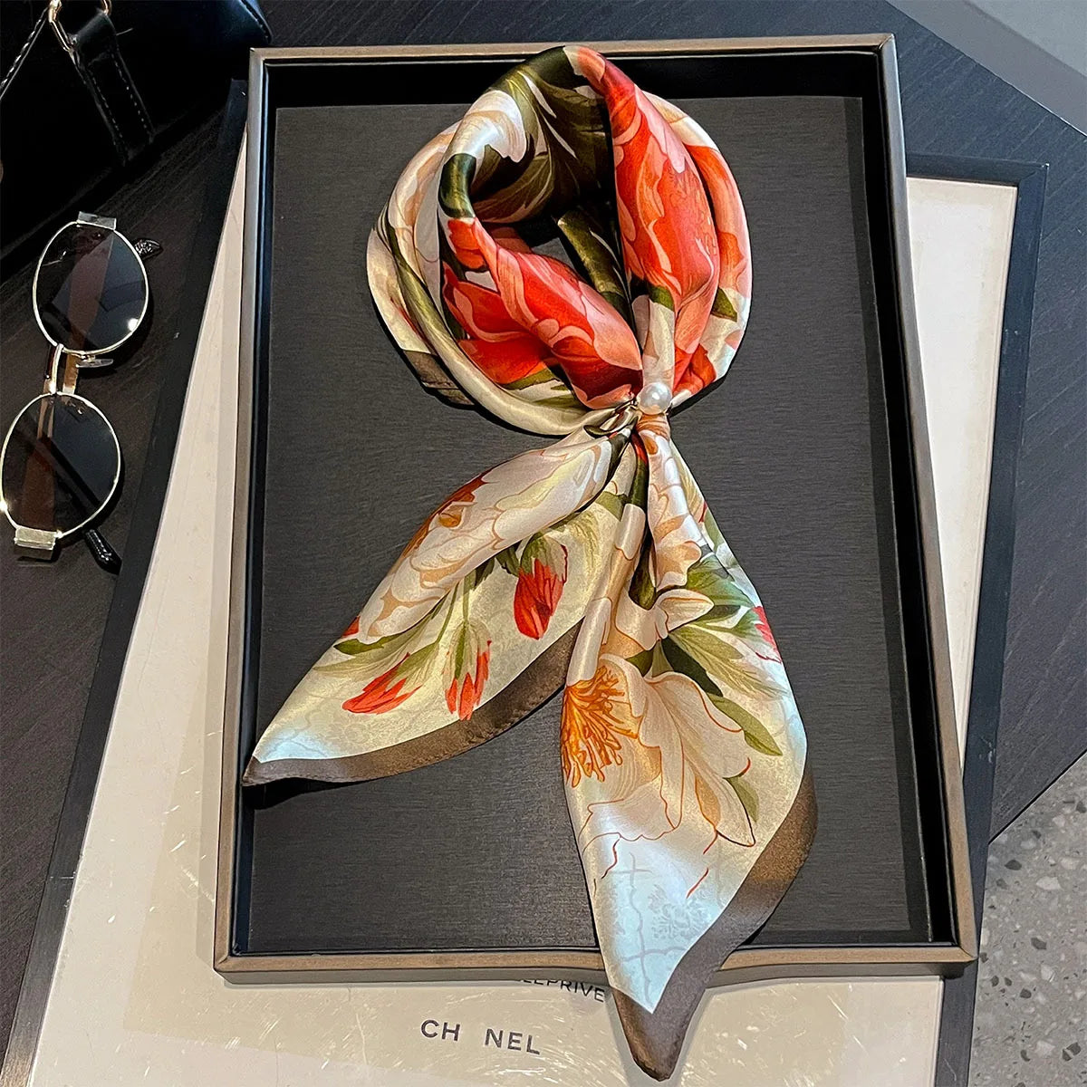 Damen Seidensatin Schal quadratisch Blumenprint Kopftuch Bandana Hijab Neu D