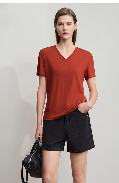 Damen T-Shirt im minimalistischen Casual-Stil mit V-Ausschnitt und kurzen Ärmeln