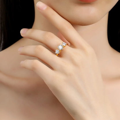Damen-Verlobungsring aus Gelbgold 14K mit drei Moissaniten und Echtheitszertifikat