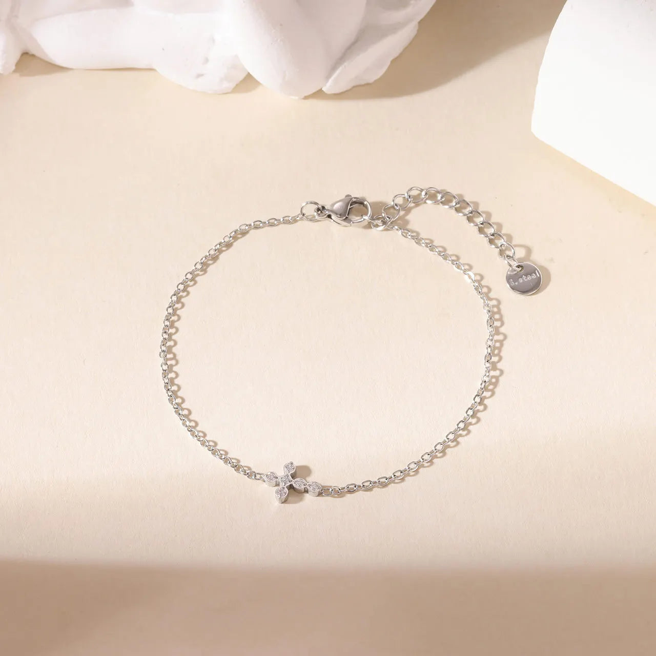 OBEAR 18K vergoldetes Edelstahl-Armband mit zierlichem Kreuz, Micro-Pavé-Armband mit kubischen Zirkonia, minimalistischer Schmuck, Geschenk für Frauen