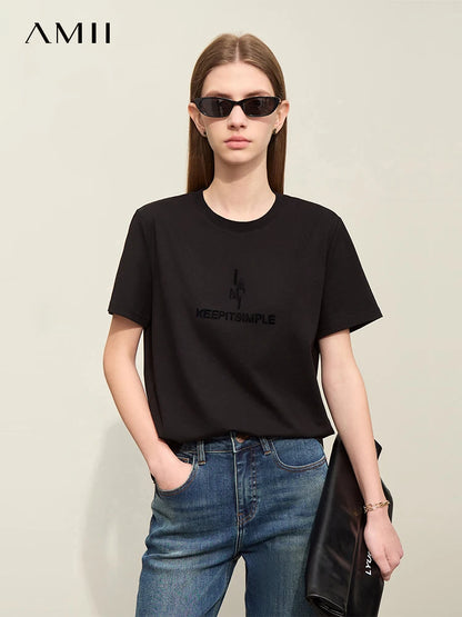 Damen T-Shirt im minimalistischen Stil mit modischer Stickerei und O-Ausschnitt