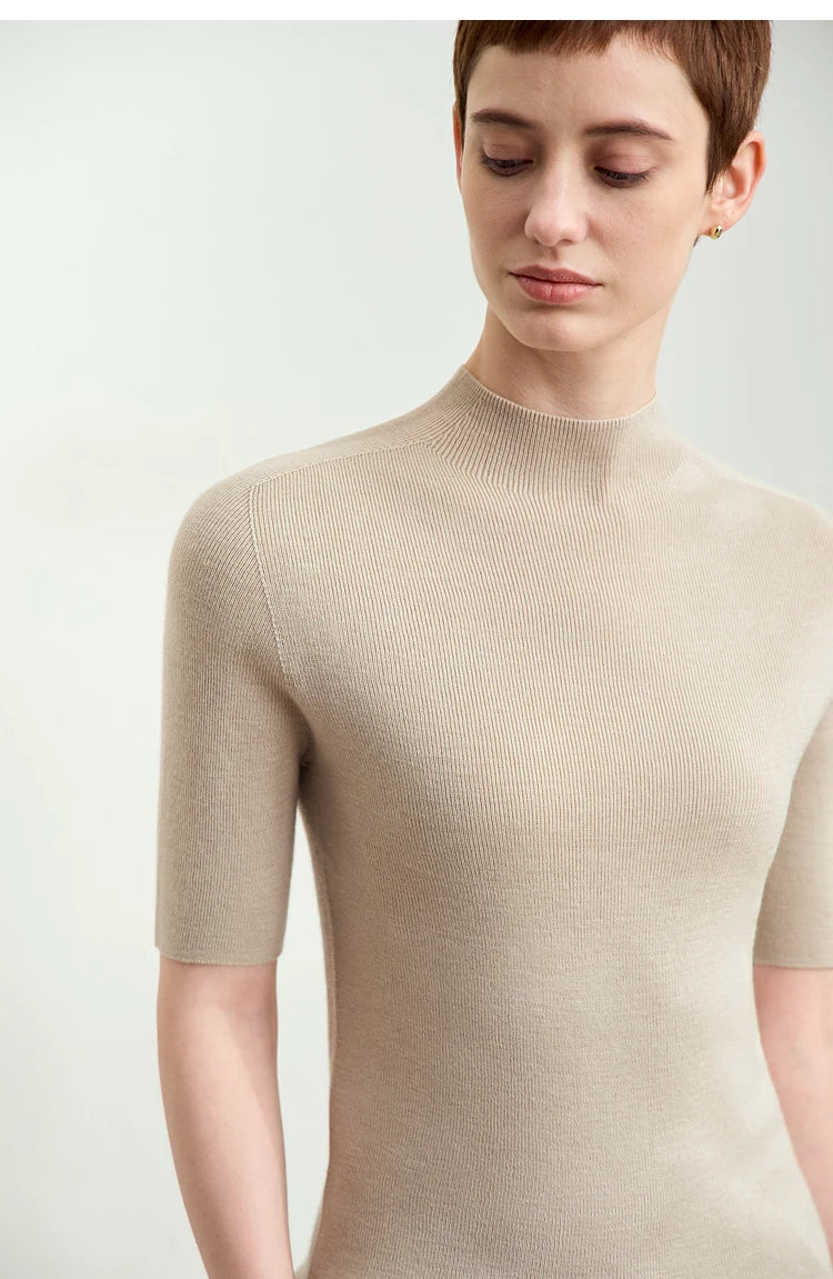 Amii Pullover mit halbem Rollkragen, beiger Feinstrick, Detailansicht am Kragen