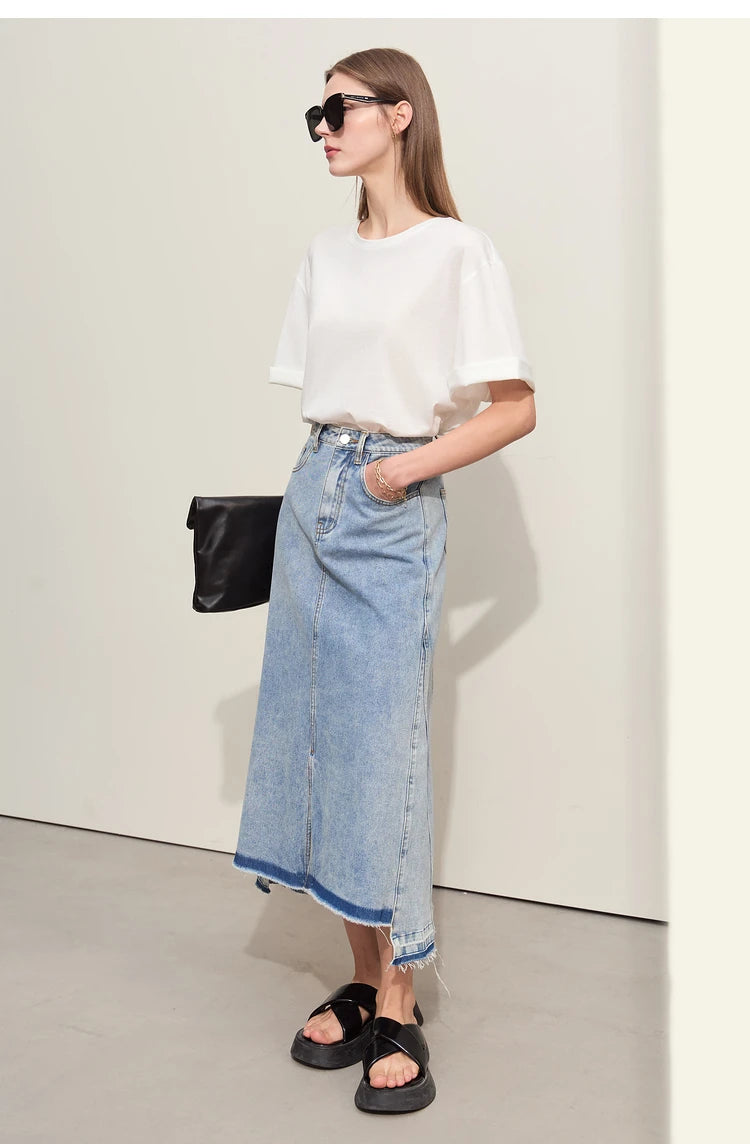 Damen T-Shirt im minimalistischen Stil aus leichtem elastischen Baumwollstoff