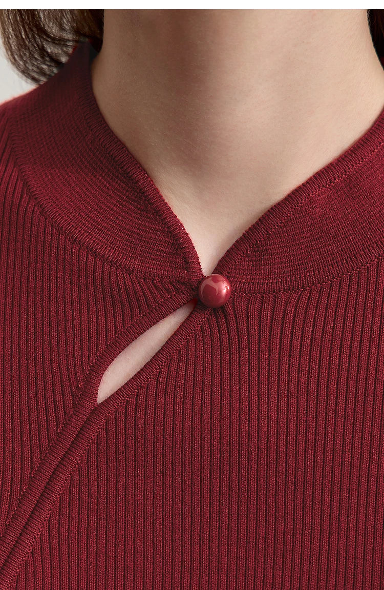 Bordeauxroter Damenpullover mit Cheongsam-Kragen und Knopf am Ausschnitt, feiner Strick
