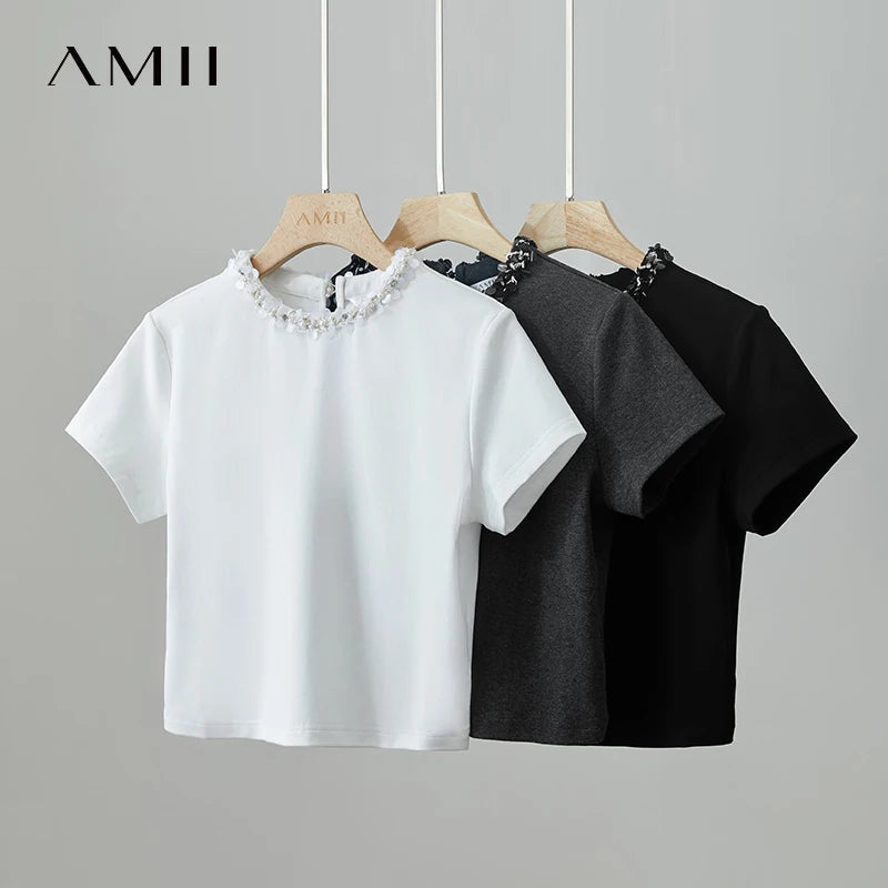 Damen Kurz-T-Shirt im minimalistischen Stil mit elastischen Perlen und Pailletten-Dekoration