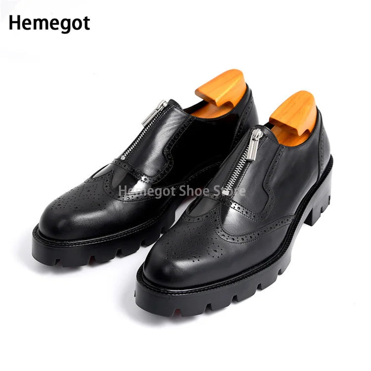 Schwarze Herren-Lederschuhe mit spitzer Kappe, Brogue-Perforationen und Reißverschluss