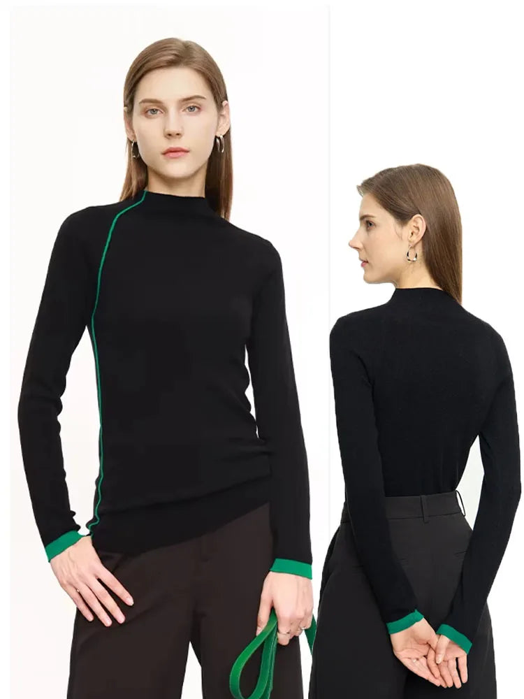 Schwarzer Damenpullover mit grüner Paspel, Rundhalsausschnitt und geradem Saum