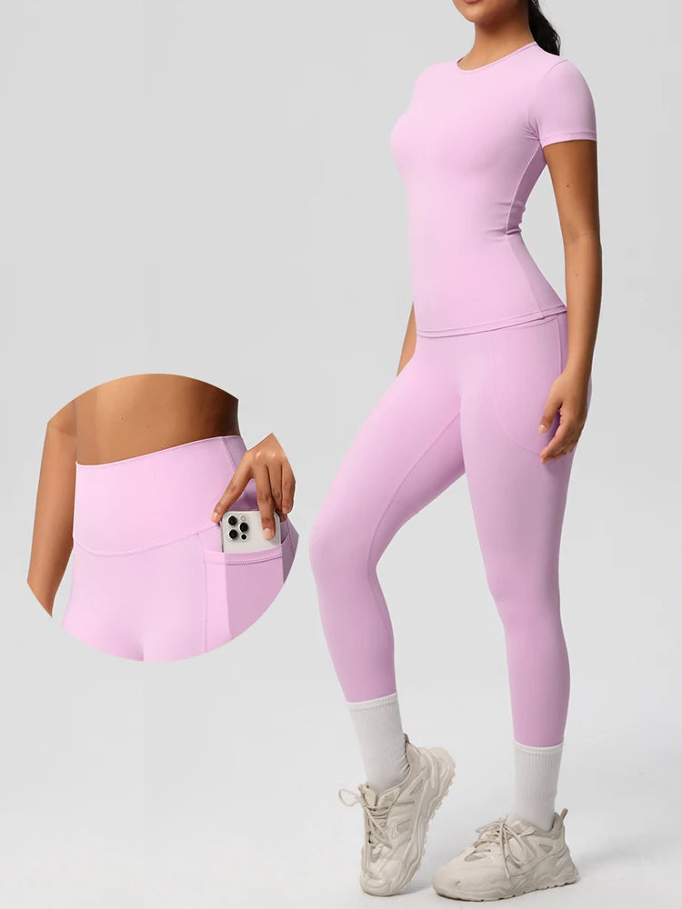 Damen-Yogaanzug (2-teilig) in Rosa: Slim-Fit T-Shirt und Leggings