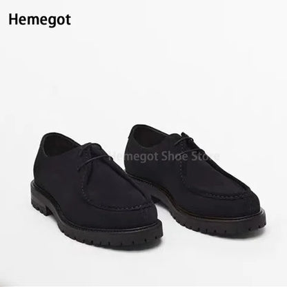 Herren-Derby-Schnürschuhe aus schwarzem Leder mit dicker Profilsohle
