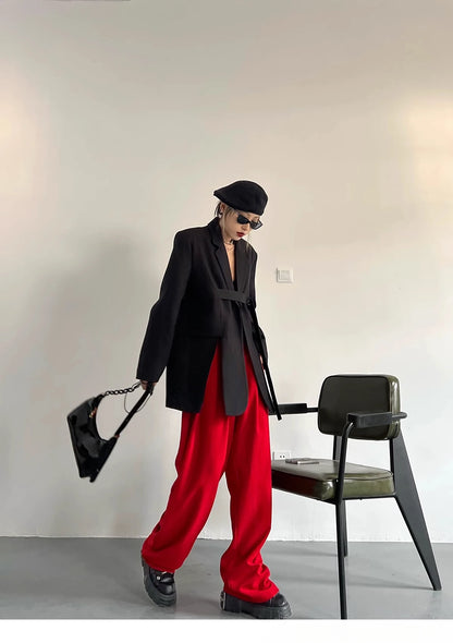 Zweiteiliges Damen-Set mit Stickerei: Langarm-Oberteil mit Reverskragen und hoch taillierte, lange Hose – stilvoll und elegant.