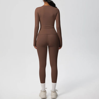 Gym-Leggings-Set, langarm, braun, Rückansicht mit hoher Taille und Beinbündchen