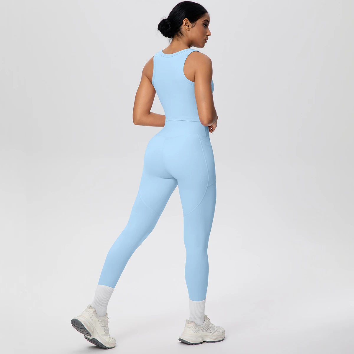 Damen-Yoga-Set in Hellblau: Rückansicht von Crop-Top und High-Waist Leggings