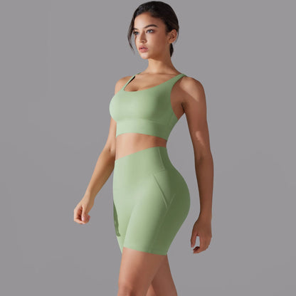 Nahtloses Fitnessset für Damen: avocado-grünes Sporttop mit kurzen Leggings