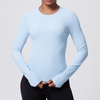 Atmungsaktives Yoga-Langarmshirt in Hellblau, lange Ärmel und figurbetonter Sitz mit Rundhals