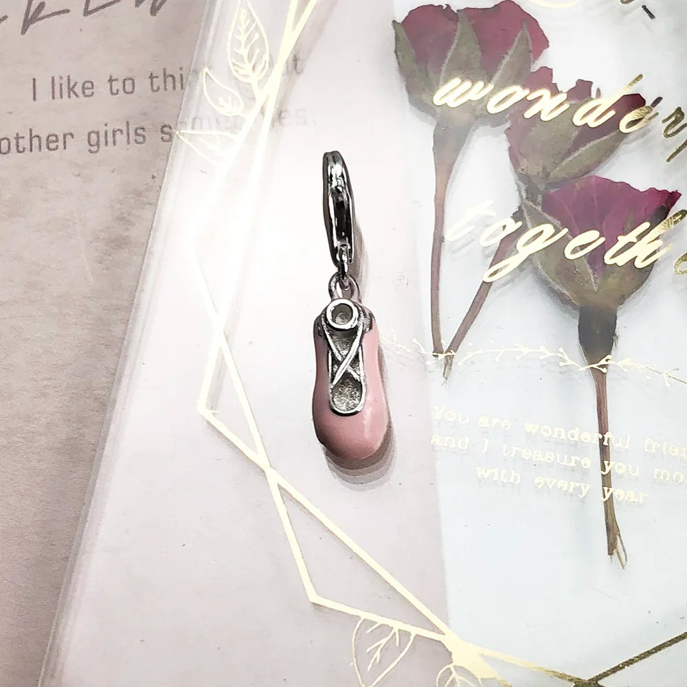 Ballettschuh-Charme-Anhänger aus 925er Sterlingsilber mit rosa Emaille, mit Öse