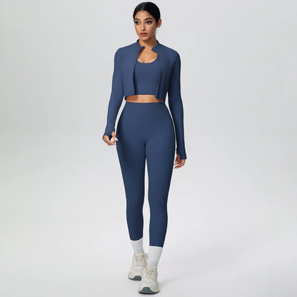 Damen-Yoga-Set in Himmelblau: Crop-Top, hochtaillierte Leggings und Langarmjacke, Frontansicht
