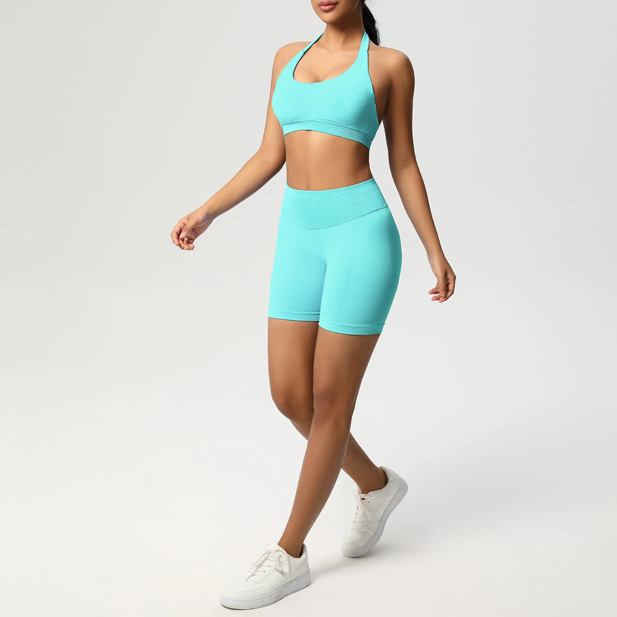 Nahtloses Yoga-Set: Push-Up-BH und Shorts, helltürkis