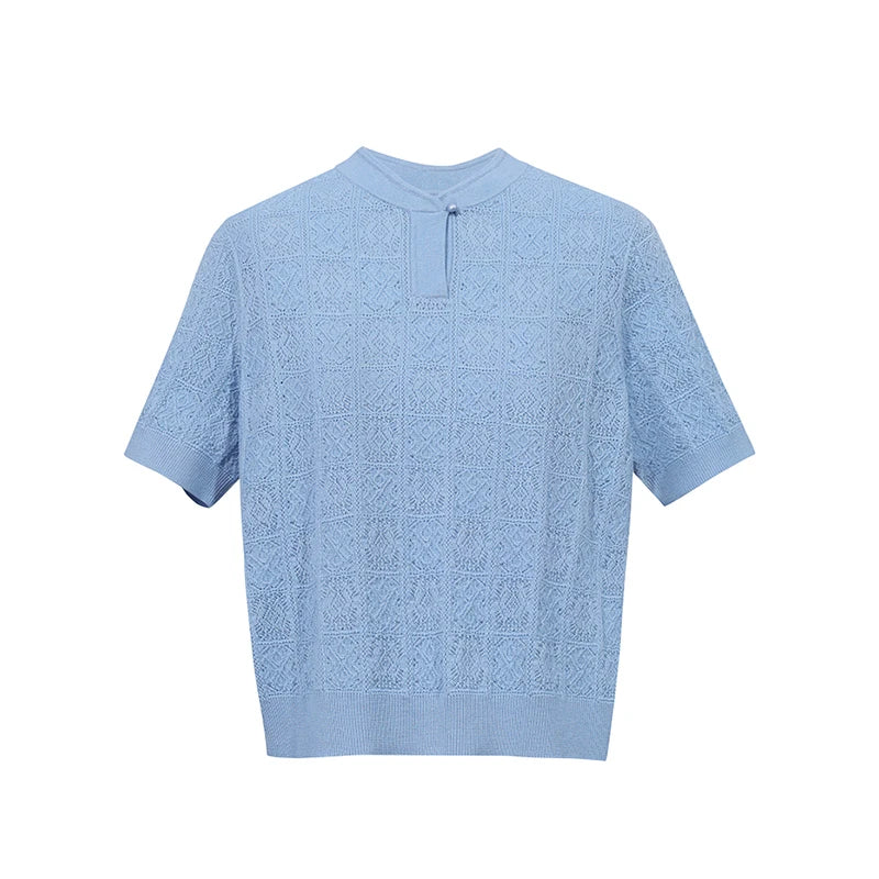 Hellblauer Strickpullover mit Stehkragen und Knopf, Kurzarm, Strukturmuster