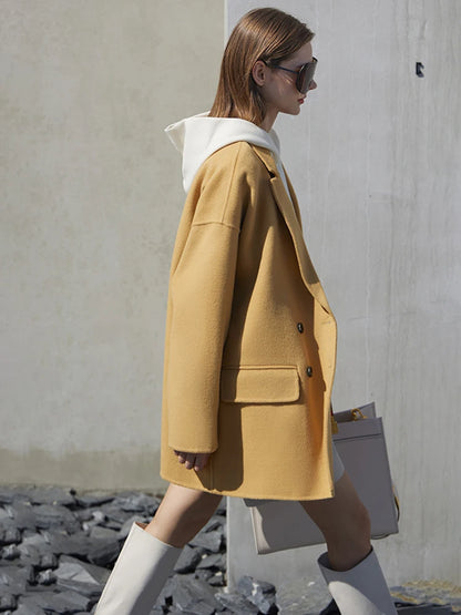 Damen Wollmantel im Minimalismus-Stil für den eleganten Wintereinsatz