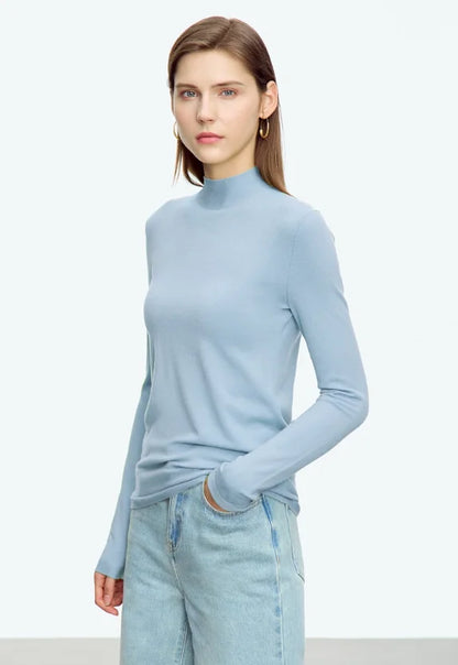 Damenpullover mit Stehkragen, langarm, hellblauer Feinstrick