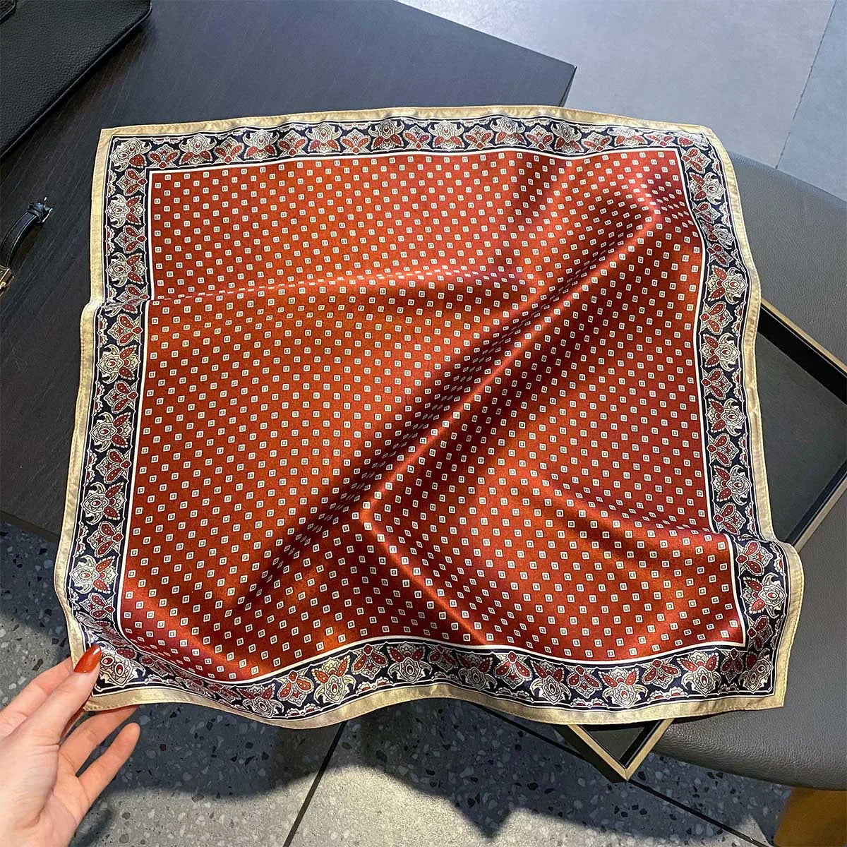 Damen Seidenschal quadratisch Blumenprint Luxus Halstuch Bandana 53cm