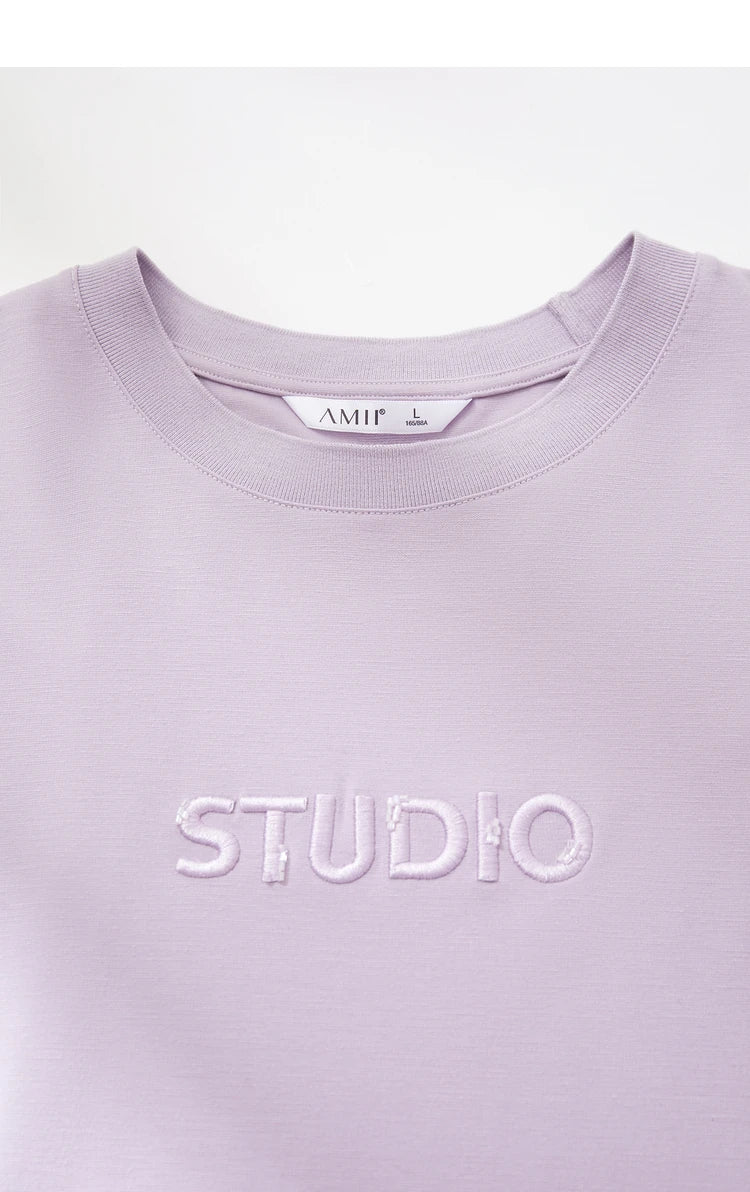 Damen T-Shirt mit elastischen Flare-Ärmeln und Perlen-Stickerei im minimalistischen Stil