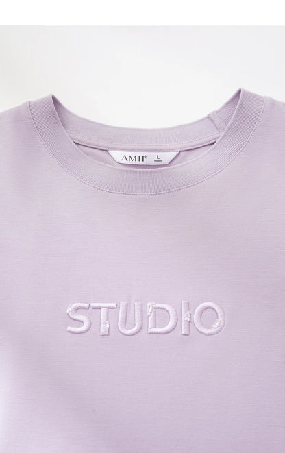 Damen T-Shirt mit elastischen Flare-Ärmeln und Perlen-Stickerei im minimalistischen Stil