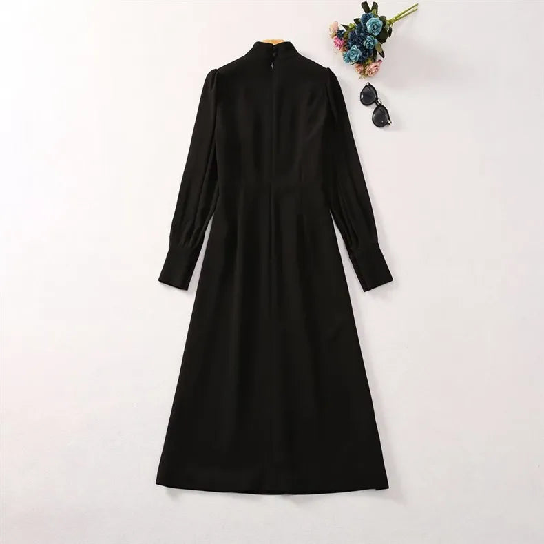 Elegante Damenjacke mit Applikationen, Reverskragen und langen Ärmeln – luxuriöses Patchwork-Design mit Perlen.