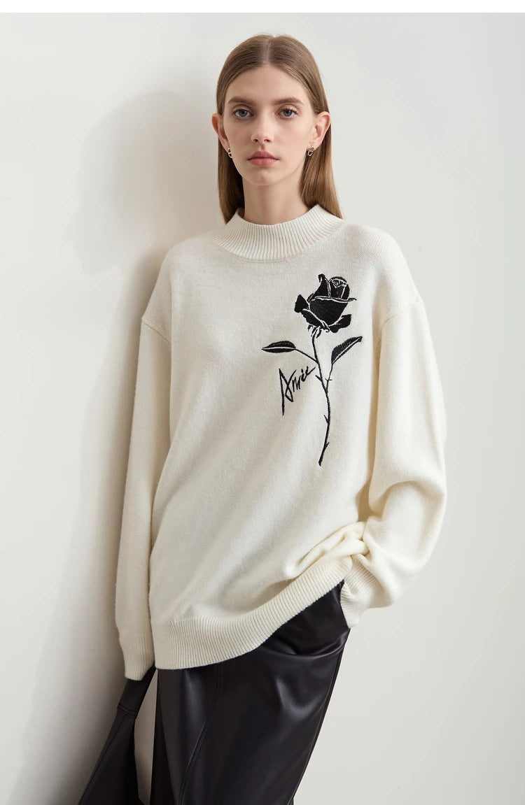 Damenpullover im Cremebeige mit Rosen-Stickerei vorn, Rundhalsausschnitt