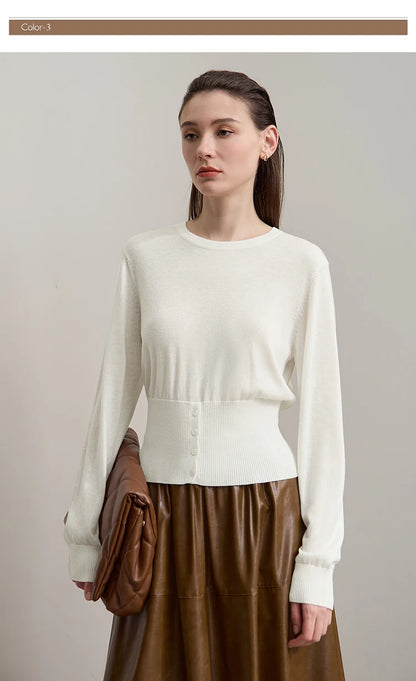 Cremefarbener Damenpullover aus Strick mit O-Ausschnitt und Knopfdetail