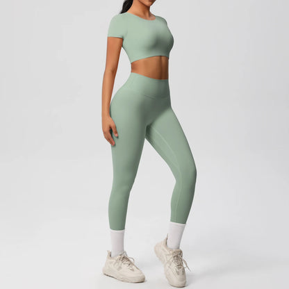 Yoga-Set für Damen: Crop-Top und High-Waist-Leggings, hellgrün, seitliche Ansicht.