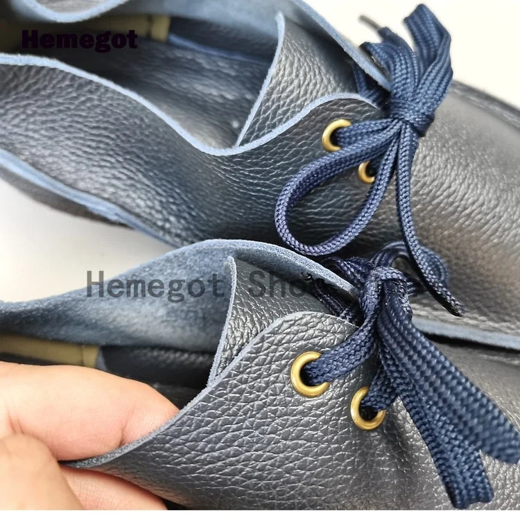 Leichte Herren-Schnürschuhe aus dunkelblauem Leder, runde Kappe, gelbe Ösen, Schnürung