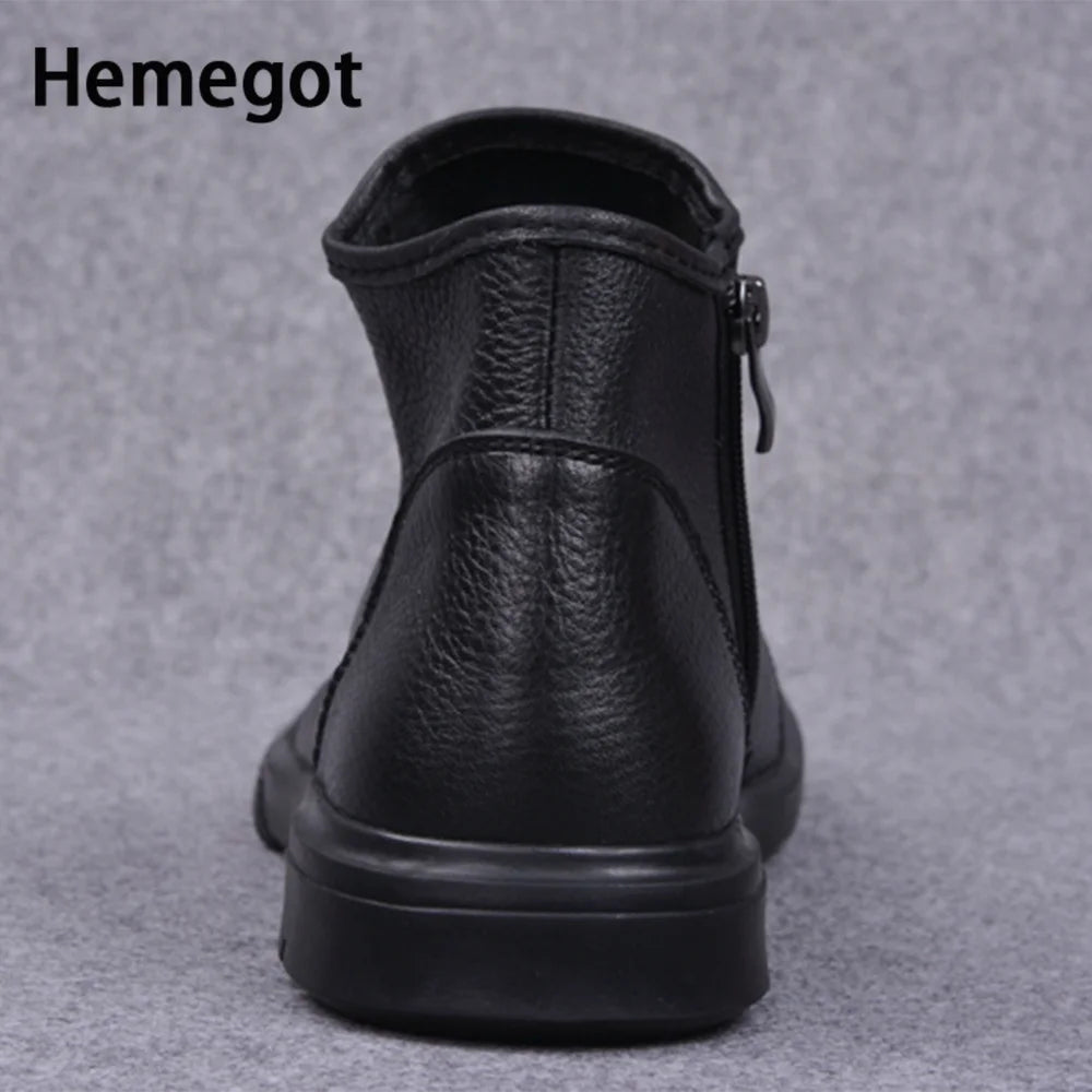 Schwarze Chelsea-Boots mit flachem Absatz, hinten geschlossenem Schaft und seitlichem Reißverschluss
