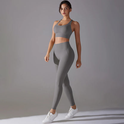 Damen-Yoga-Set in Grau: ärmelloses Top und High-Taille-Leggings, Frontansicht im Stand