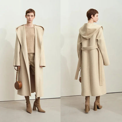 Damen Winter Festmantel mit Gürtel und Kapuze im minimalistischen Stil