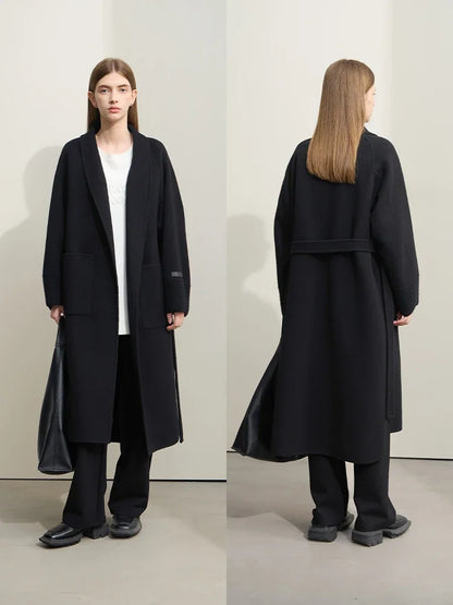 Damen Gürteljacke im minimalistischen Stil aus Wolle mit Taschen und V-Ausschnitt