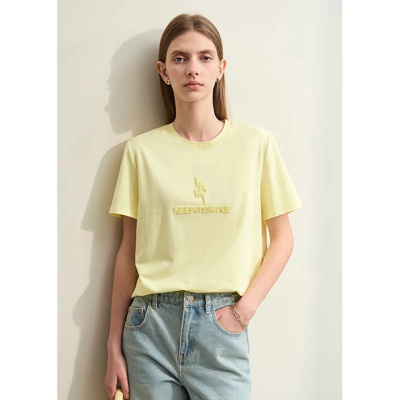 Damen T-Shirt im minimalistischen Stil mit modischer Stickerei und O-Ausschnitt